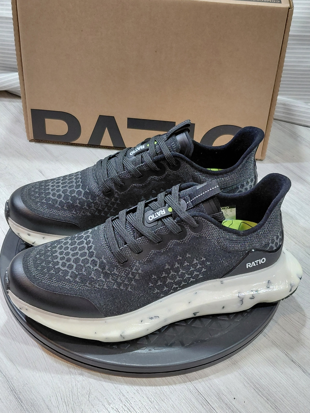 NWT Ratio Womens Camino High Performance Running Shoes Jet Black White Size 8